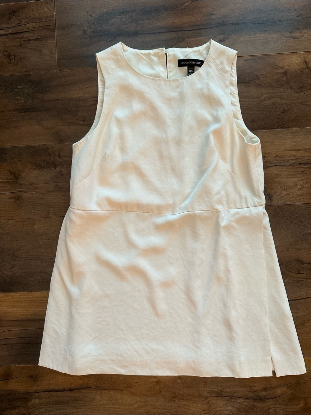 Banana Republic Petite XS Ivory Sleeveless Blouse Top Quiet Luxury Minimalist